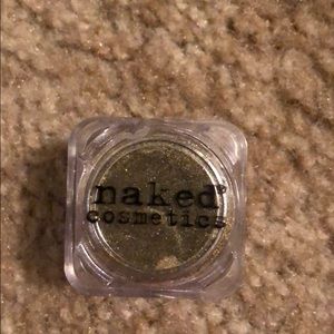 Loose dark brown shimmer eyeshadow